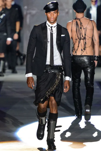 Look 28